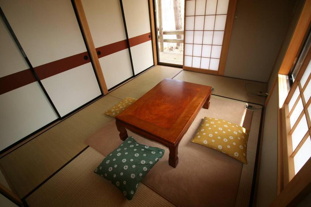 北軽井沢の貸別荘一棟貸し切り-庭とウッドデッキつき Azumaiokozan Extérieur photo