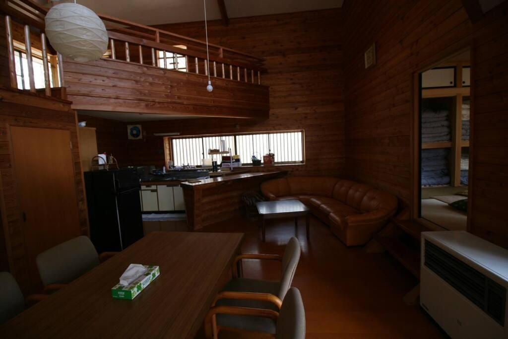 北軽井沢の貸別荘一棟貸し切り-庭とウッドデッキつき Azumaiokozan Extérieur photo