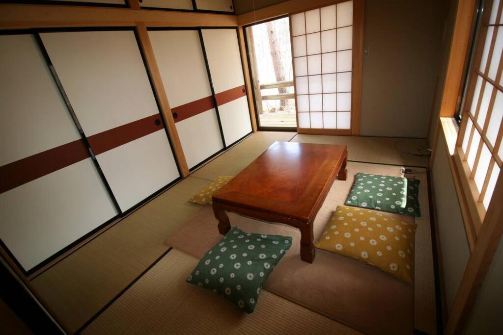 北軽井沢の貸別荘一棟貸し切り-庭とウッドデッキつき Azumaiokozan Extérieur photo